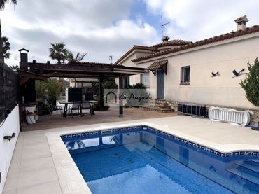Casa con piscina in vendita a Carrer del Flamenc