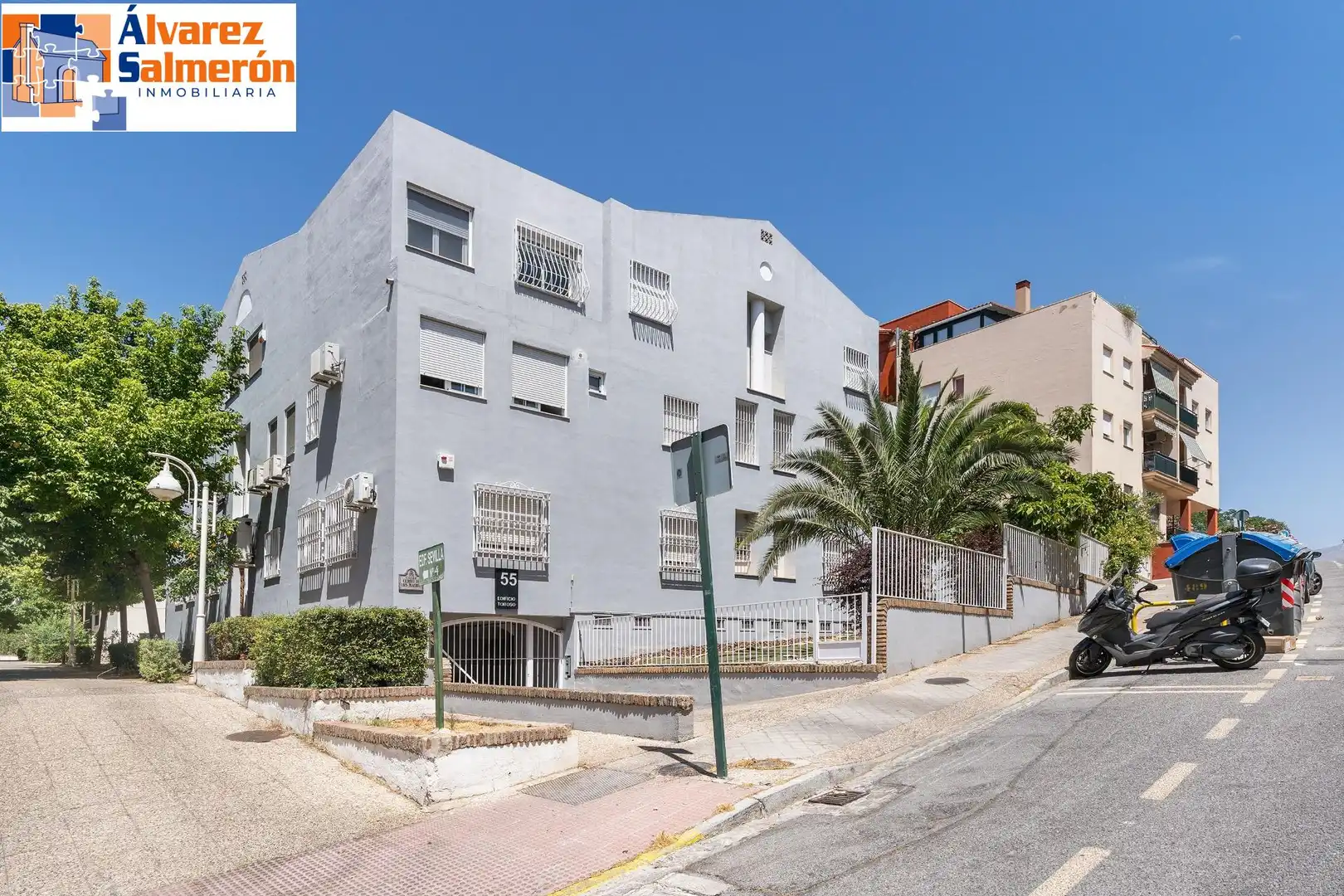 Vista exterior de Piso en venta en Granada con Aire acondicionado, Calefacción y Terraza