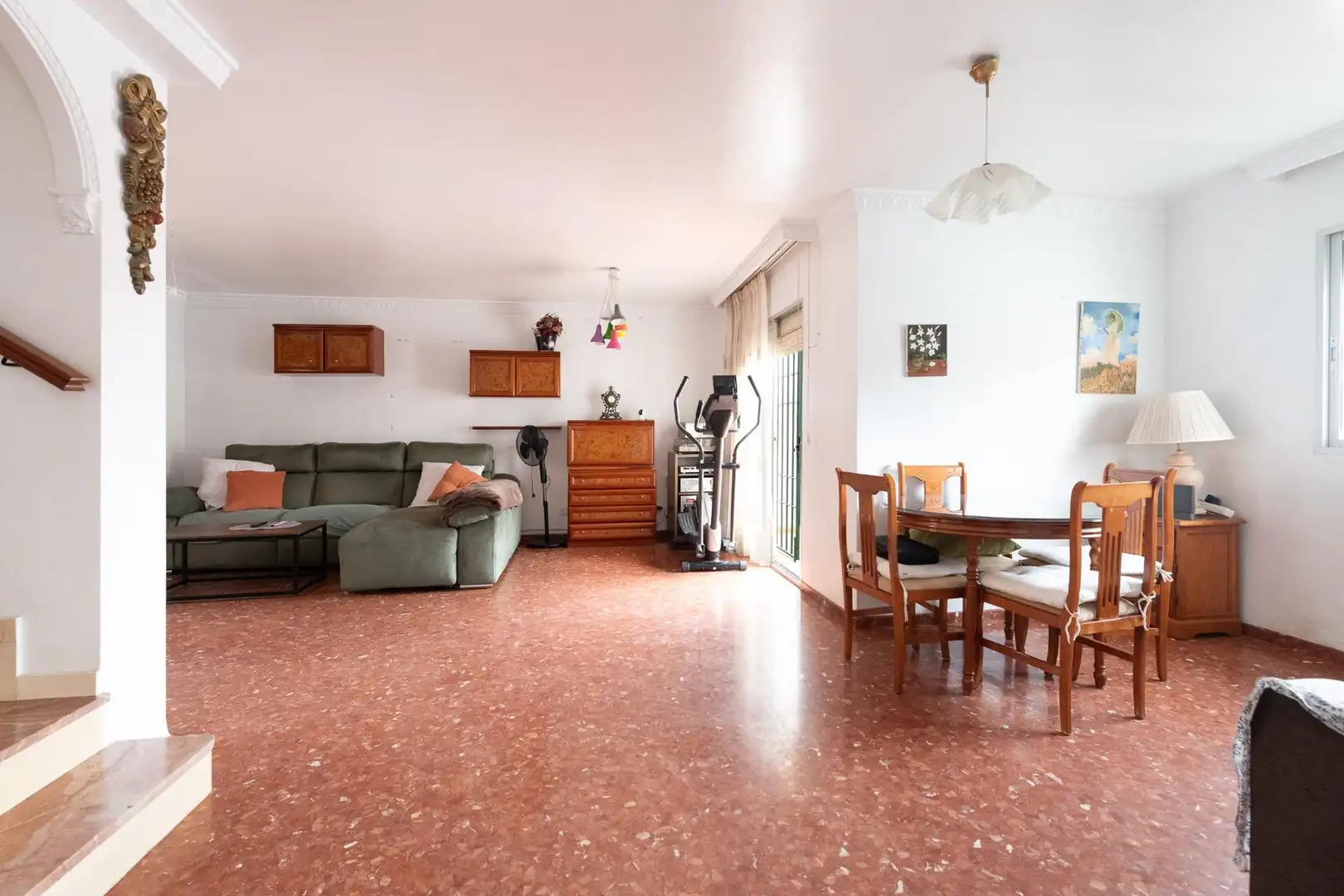 Sala de estar de Casa adosada en venta en Málaga con Aire acondicionado, Jardín privado y Terraza