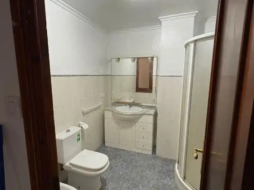 Bathroom of Flat for share in Alzira  with Furnished