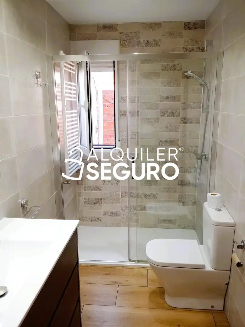 Baño de Casa o chalet de alquiler en Aldeamayor de San Martín con Aire acondicionado, Calefacción y Terraza