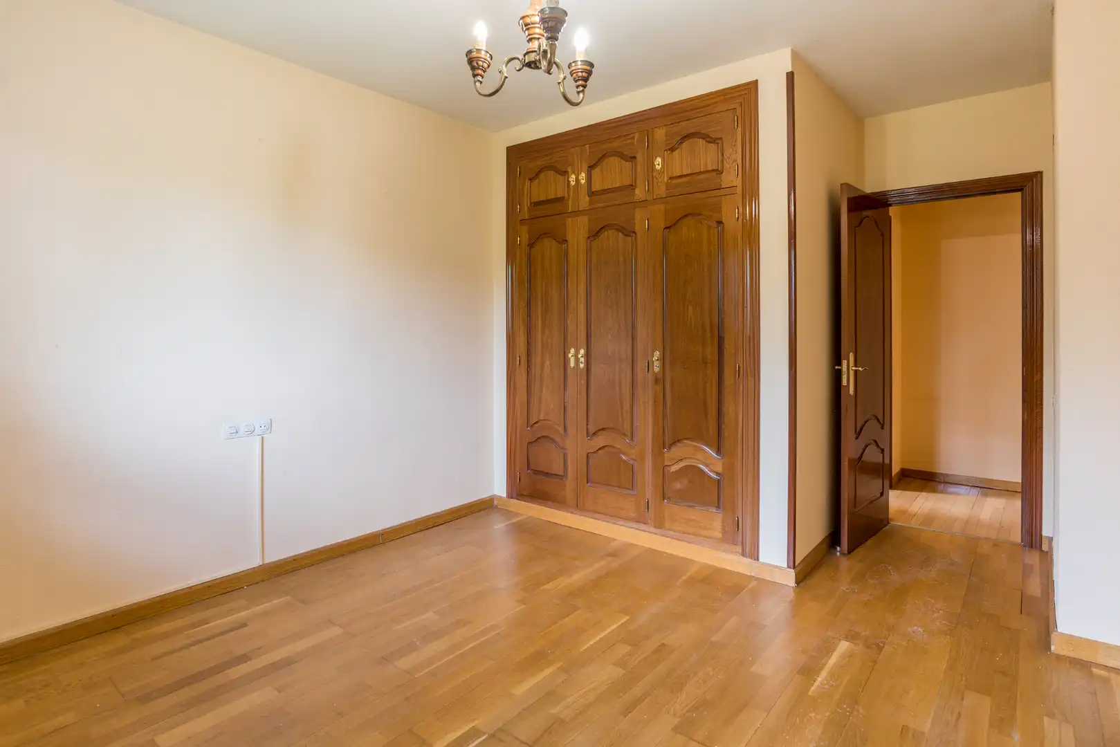 Bedroom of Houses for sale in Pozuelo de Alarcón  with Air Conditioner, Heating and Private garden