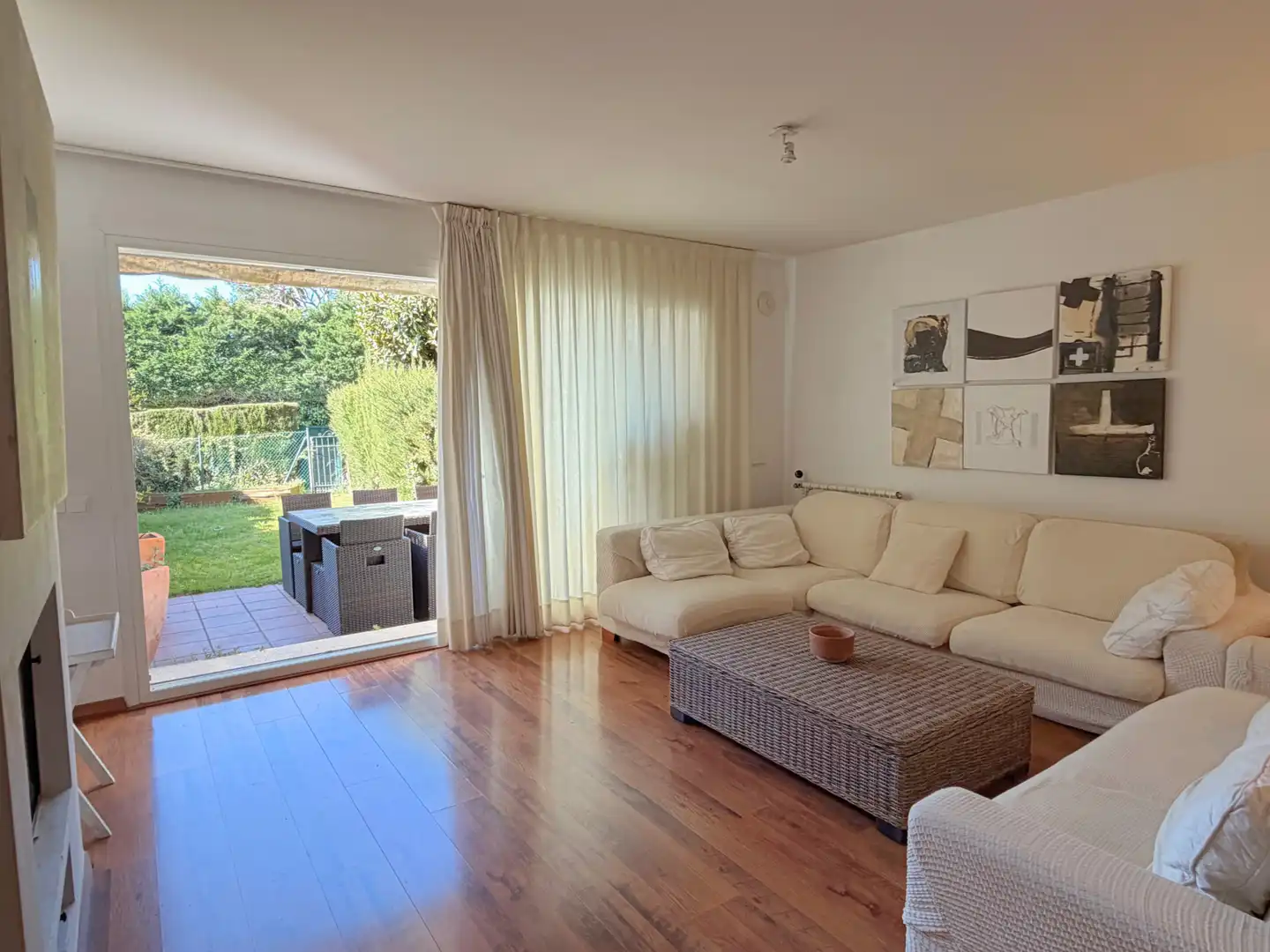 Sala d'estar de Casa adosada en venda en Sant Feliu de Guíxols amb Calefacció, Jardí privat i Piscina