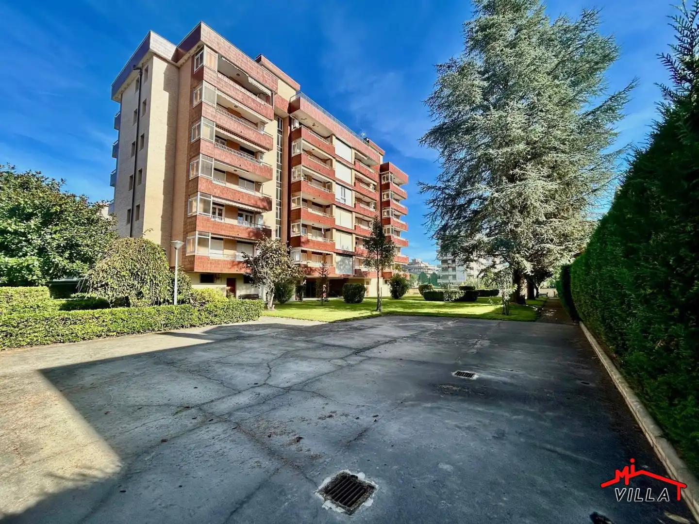 Außenansicht von Wohnung zum Verkauf in Laredo mit Heizung und Terrasse