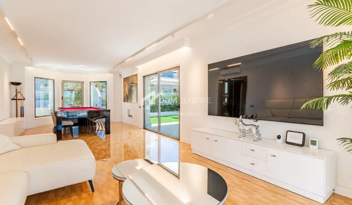 Sala de estar de Casa o chalet en venta en Adeje con Jardín privado, Terraza y Trastero
