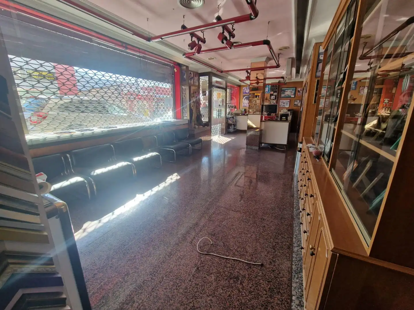 Local comercial en venta en Calle Submarino 31, imagen 2