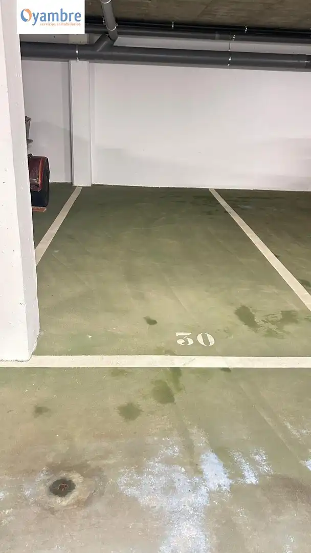 Parkplatz von Garage zum Verkauf in Ampuero