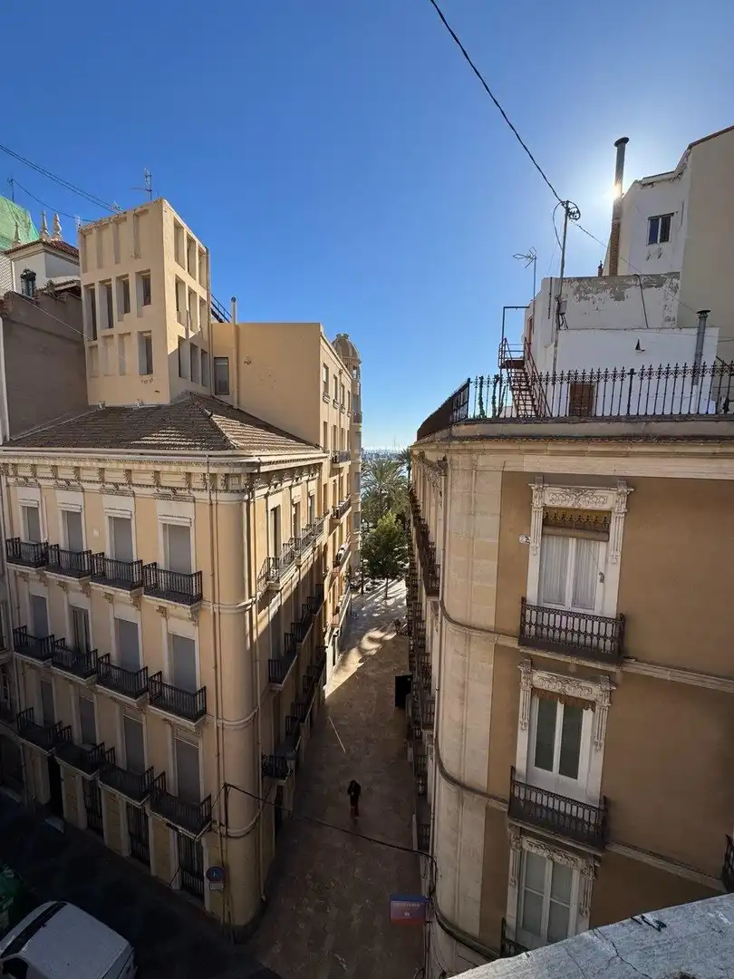 Vista exterior de Ático en venta en Alicante / Alacant con Balcón