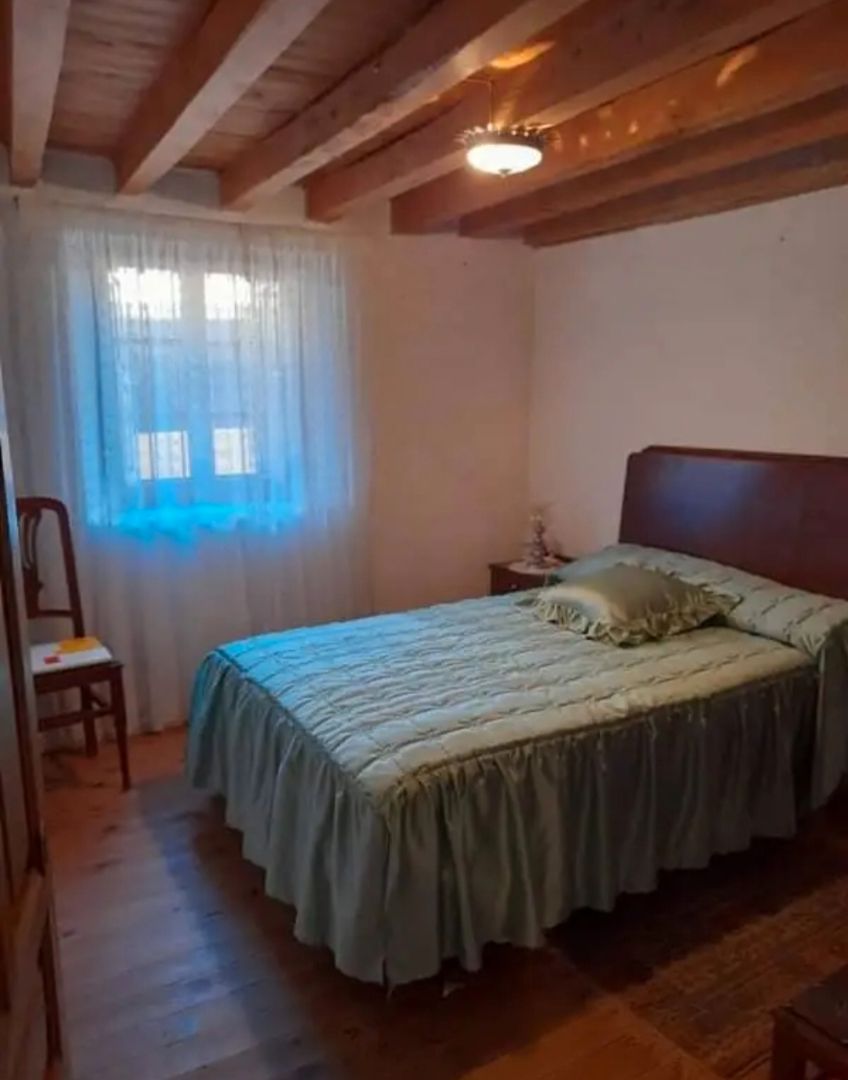 Dormitori de Finca rústica en venda en Sotresgudo amb Jardí privat, Moblat i Forn