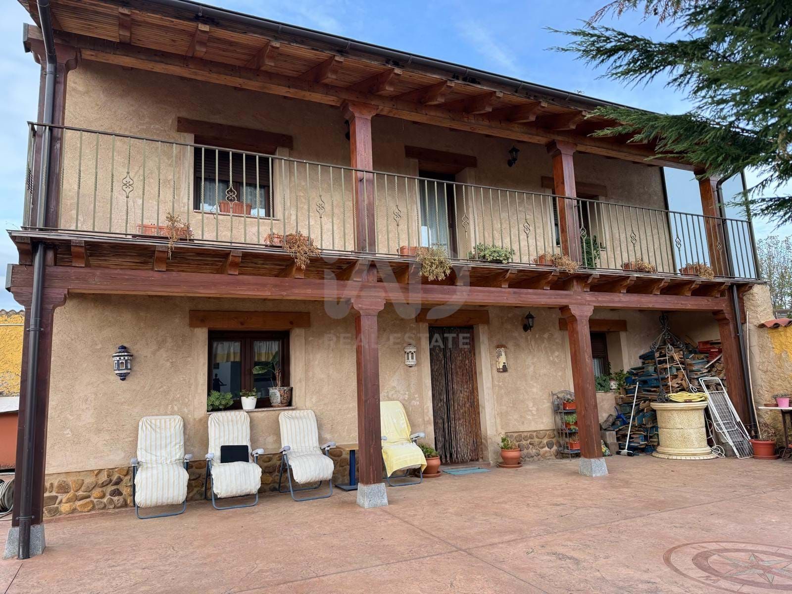 Exterior view of House or chalet for sale in Villaquilambre  with Terrace