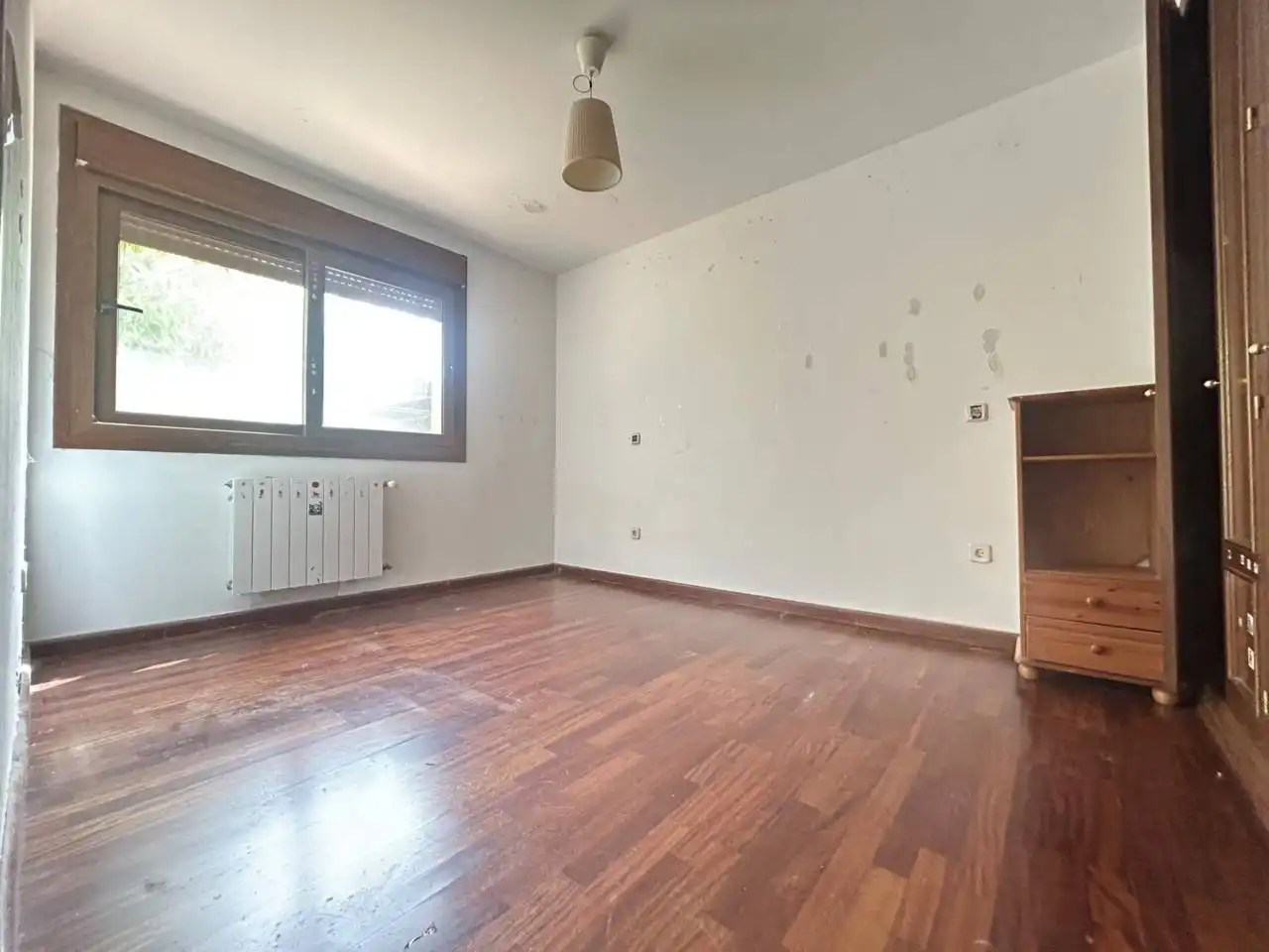 Schlafzimmer von Haus oder Chalet zum Verkauf in Layos mit Heizung, Privatgarten und Terrasse