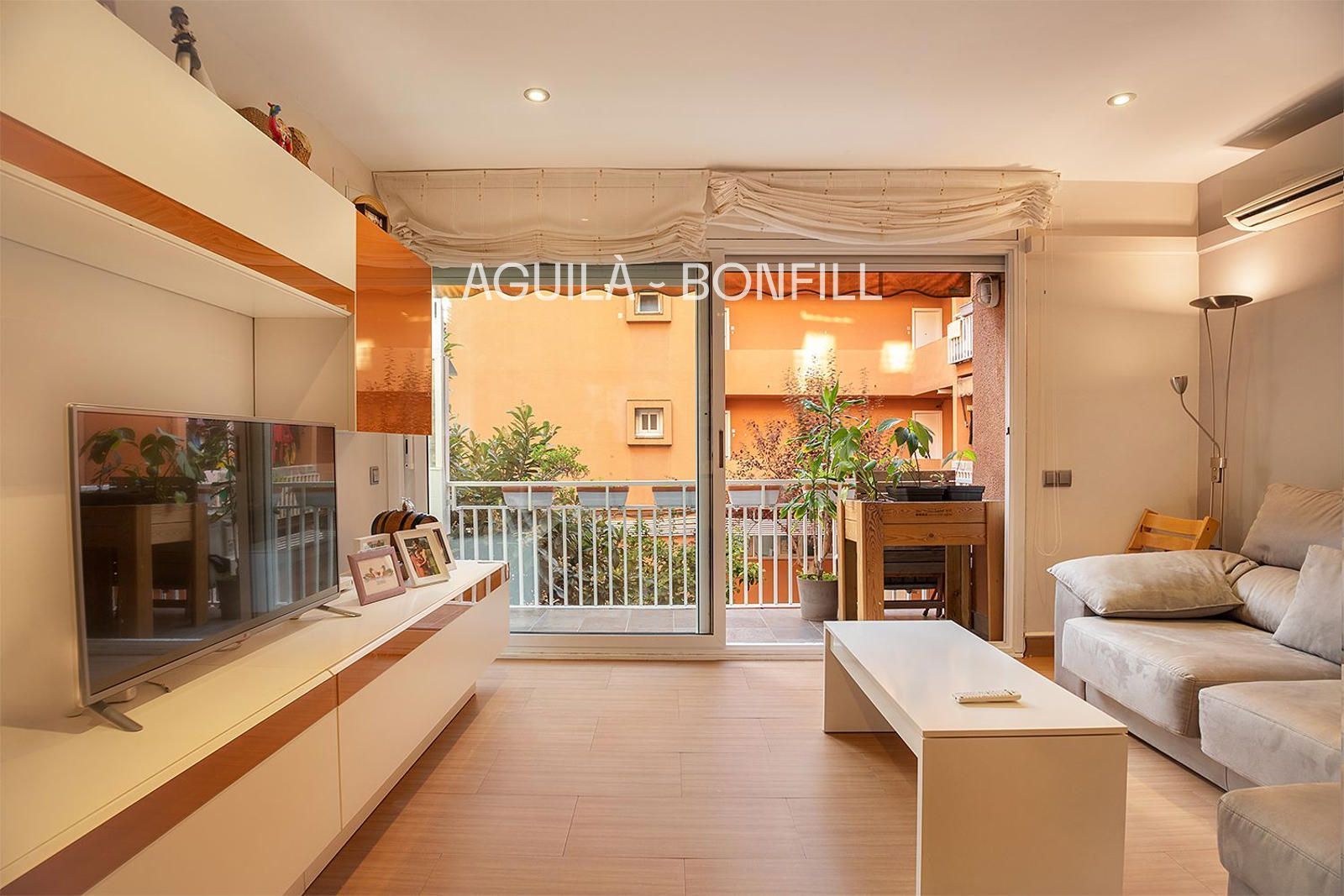 Bedroom of Flat for sale in  Barcelona Capital  with Air Conditioner, Parquet flooring and Terrace