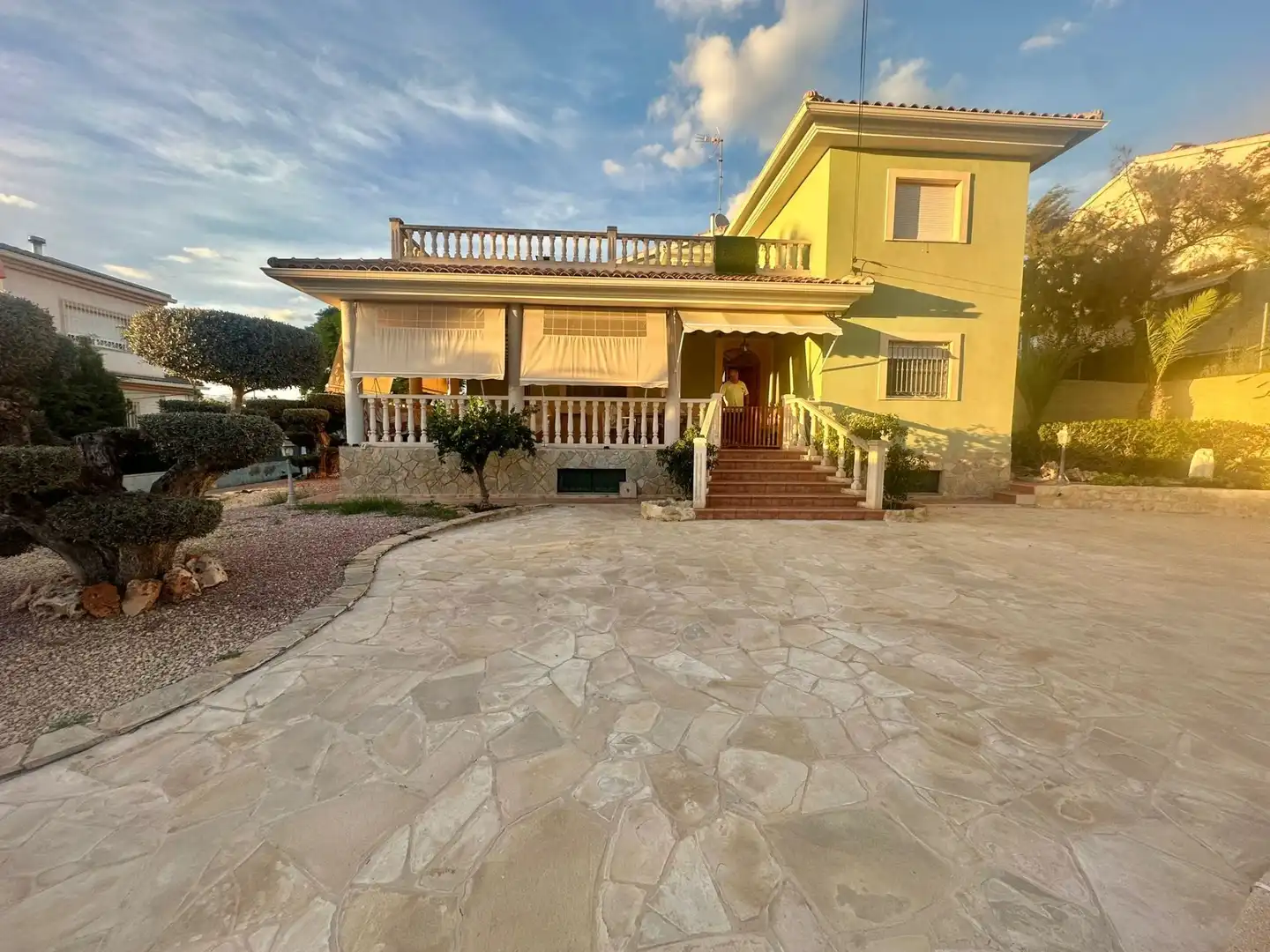 Vista exterior de Casa o chalet en venta en San Vicente del Raspeig / Sant Vicent del Raspeig con Aire acondicionado, Calefacción y Jardín privado