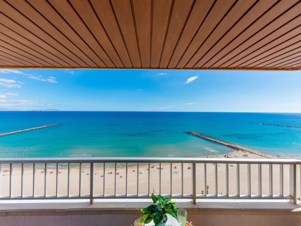 Dormitori de Apartament en venda en El Campello amb Terrassa