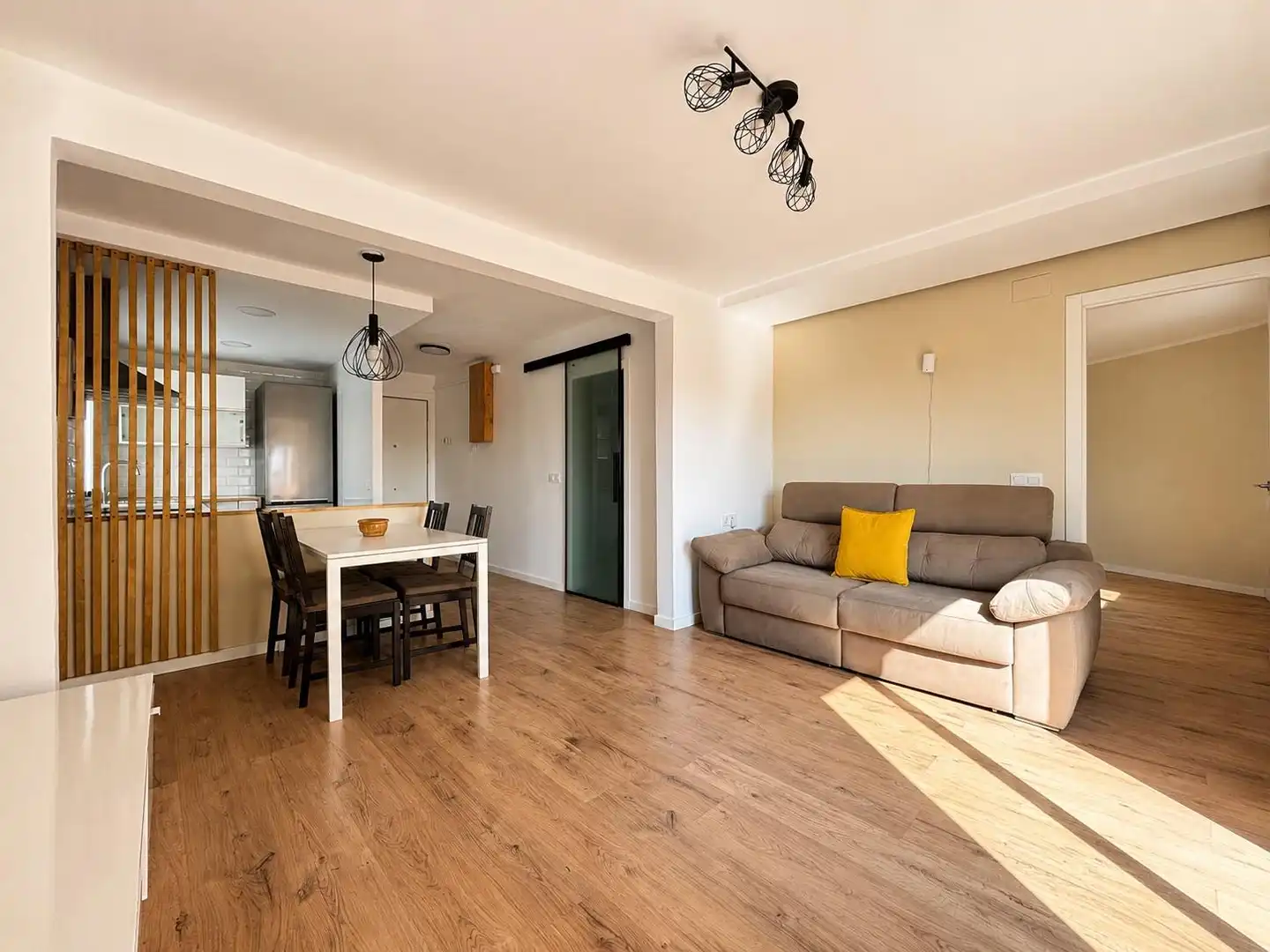 Living room of Attic for sale in L'Hospitalet de Llobregat  with Heating, Parquet flooring and Terrace