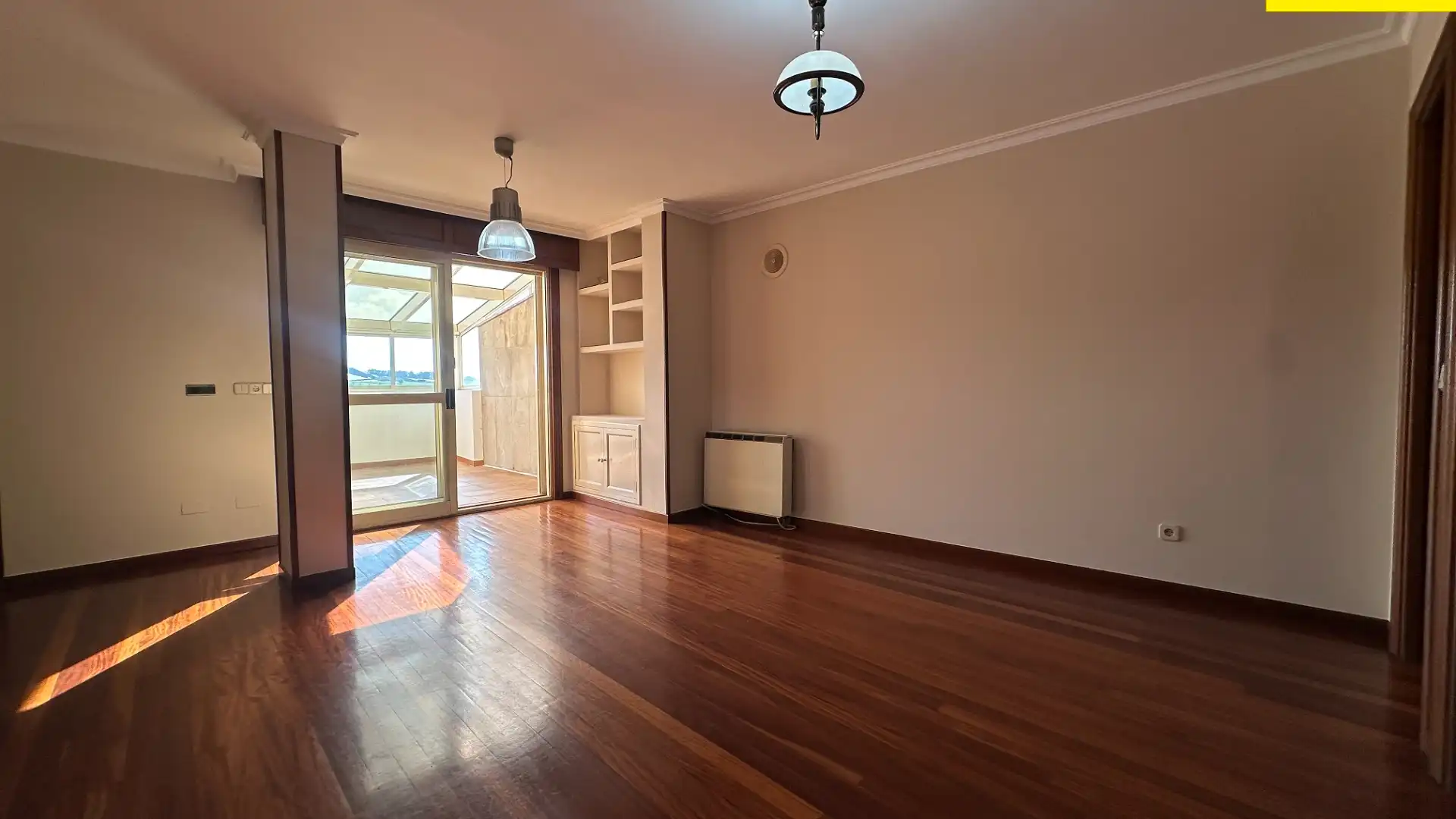 Living room of Flat for sale in Santiago de Compostela   with Heating, Terrace and Storage room