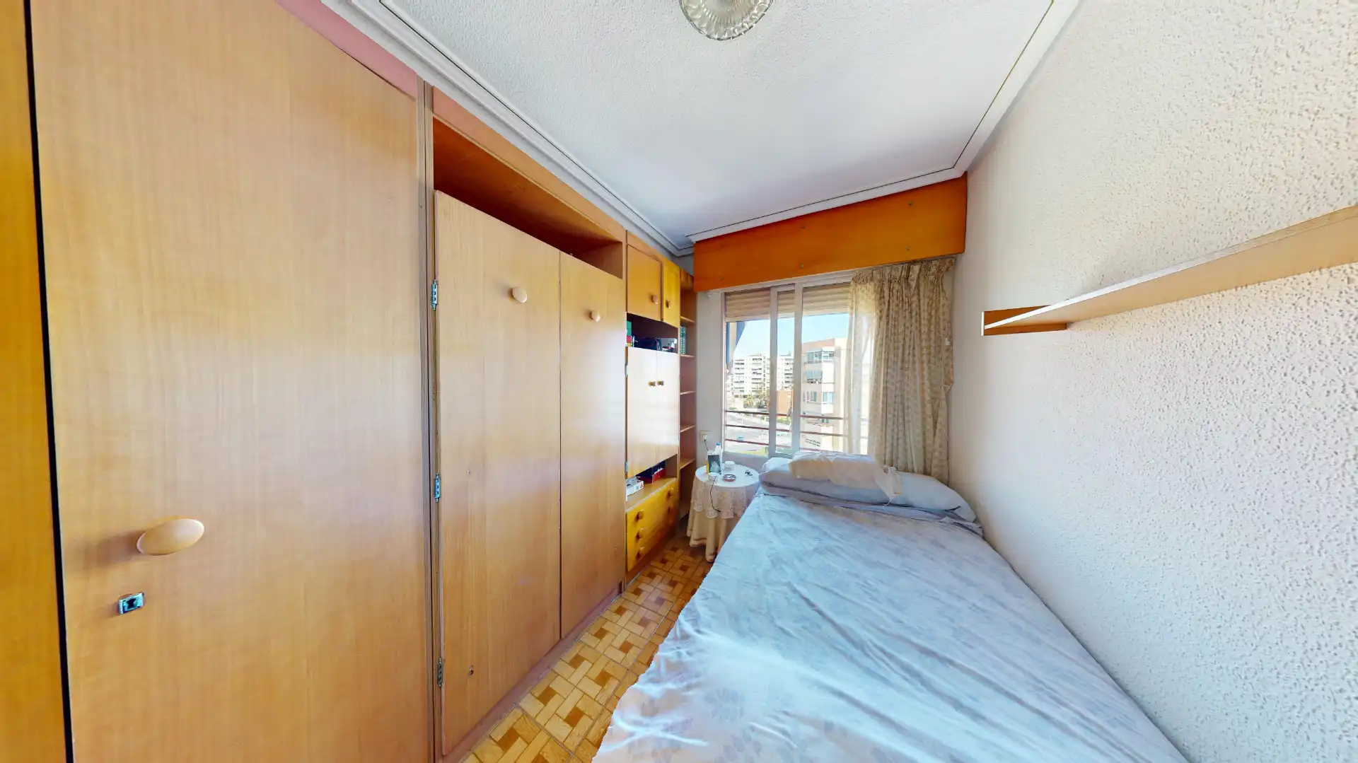 Habitación de Piso en venta en Alicante / Alacant con Aire acondicionado, Terraza y Amueblado