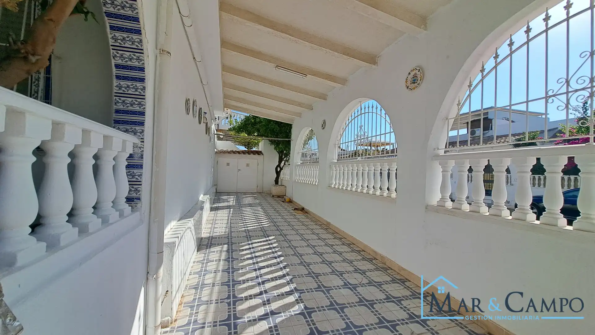 Vista exterior de Casa adosada en venta en Los Alcázares con Aire acondicionado, Jardín privado y Amueblado