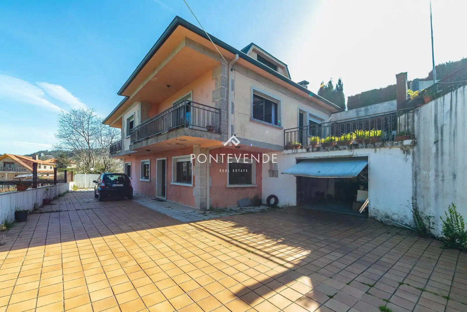 Vista exterior de Casa o xalet en venda en Poio amb Terrassa
