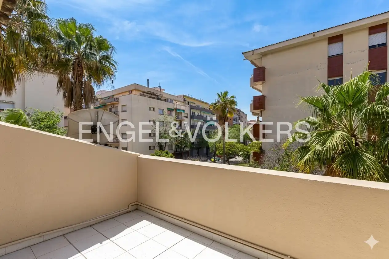 Exterior view of Houses for sale in Vilanova i la Geltrú  with Air Conditioner, Heating and Private garden