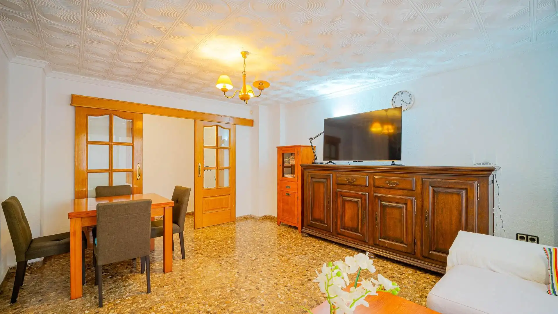 Sala de estar de Casa adosada en venta en Torrevieja con Jardín privado, Terraza y Amueblado