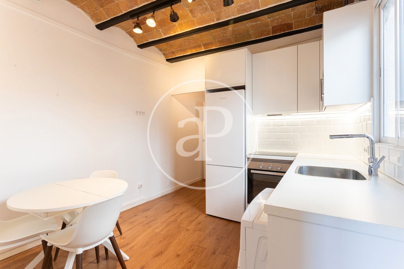 Cuina de Àtic de lloguer en  Barcelona Capital amb Aire condicionat, Calefacció i Terrassa