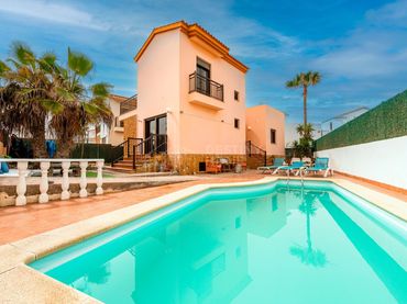 Xalet amb piscina en venda a Grandes playas