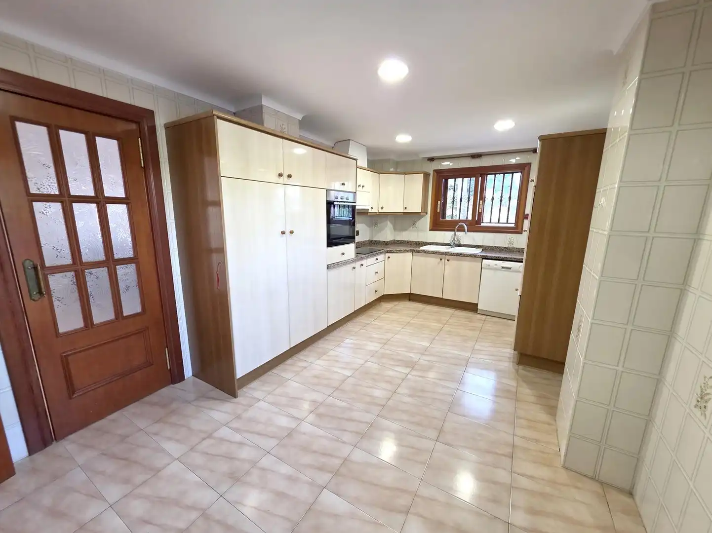 Cocina de Casa o chalet de alquiler en Benicasim / Benicàssim con Aire acondicionado, Jardín privado y Trastero
