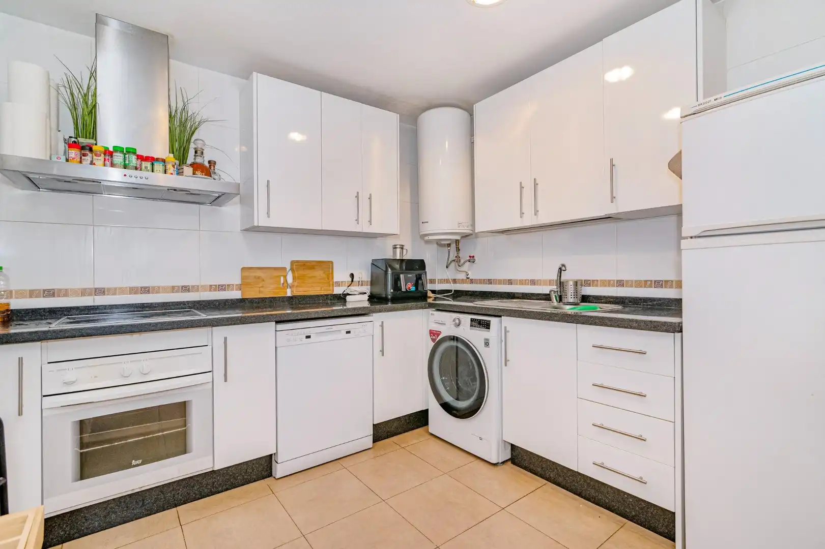 Küche von Maisonette zum Verkauf in Granada mit Klimaanlage, Heizung und Möbliert