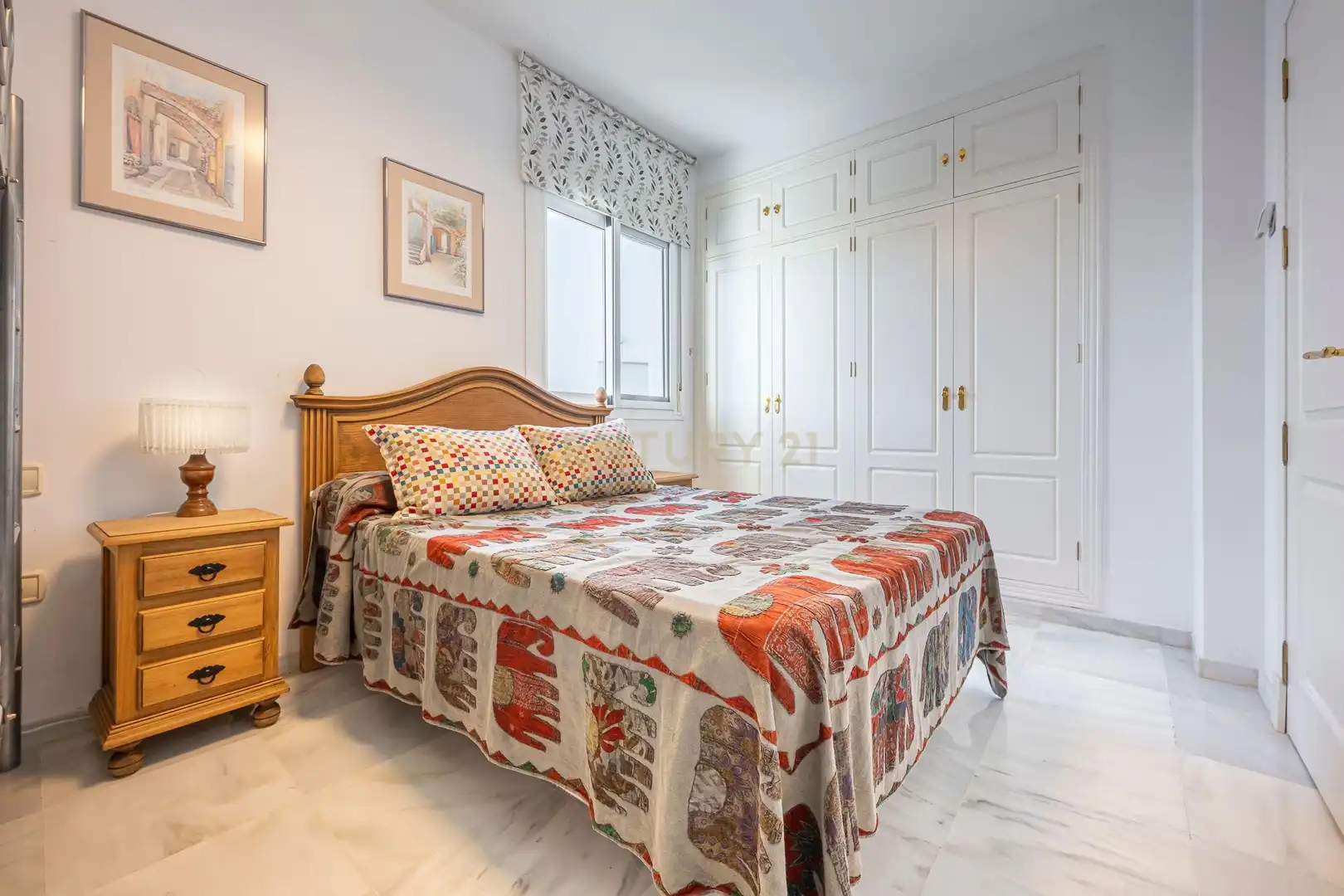 Habitación de Casa adosada en venta en Estepona con Aire acondicionado, Trastero y Piscina comunitaria