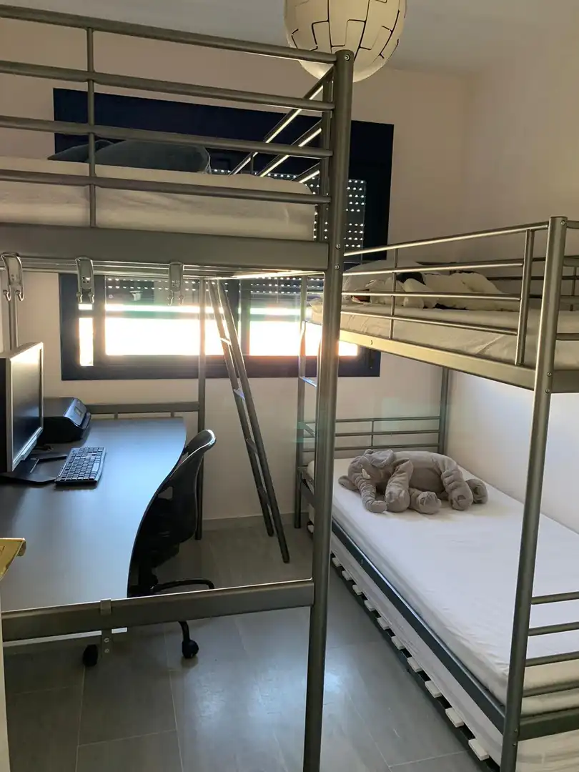 Schlafzimmer von Dachboden zum Verkauf in Estepona mit Klimaanlage, Heizung und Terrasse