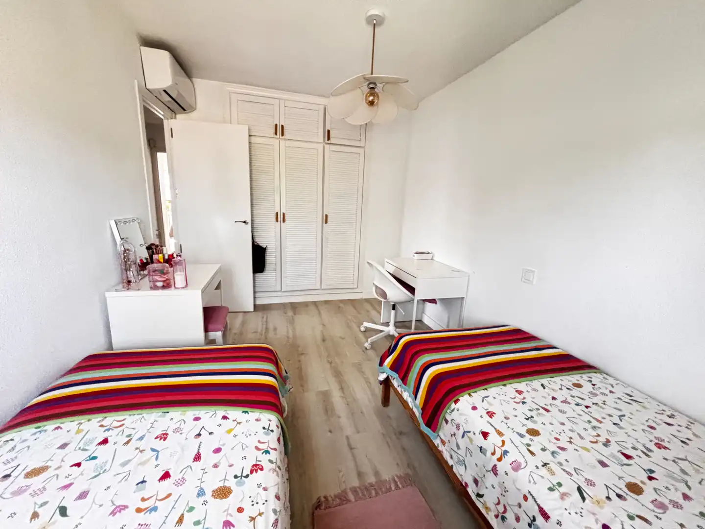 Habitación de Casa adosada en venta en Algete con Aire acondicionado, Calefacción y Jardín privado
