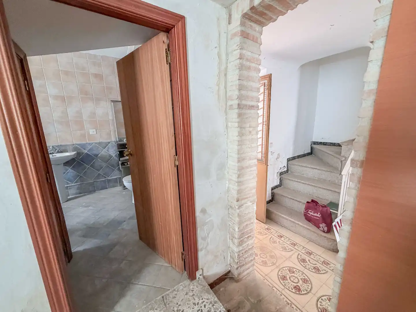 Country house zum Verkauf in Loja mit Balkon