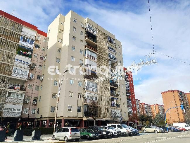 Vista exterior de Piso de alquiler en Fuenlabrada con Terraza y Amueblado
