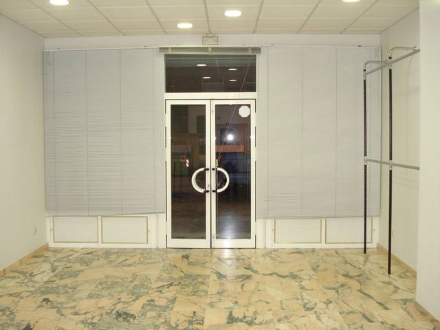 Local comercial en Alquiler en Avenida de Emilio Lemos, 31 en Colores -  Entreparques