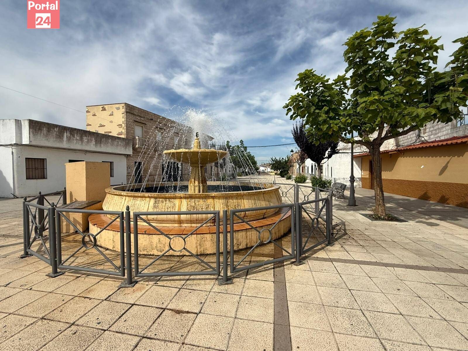 Exterior view of House or chalet for sale in Torremayor