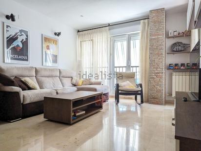 Living room of Flat for sale in  Granada Capital  with Air Conditioner, Terrace and Balcony