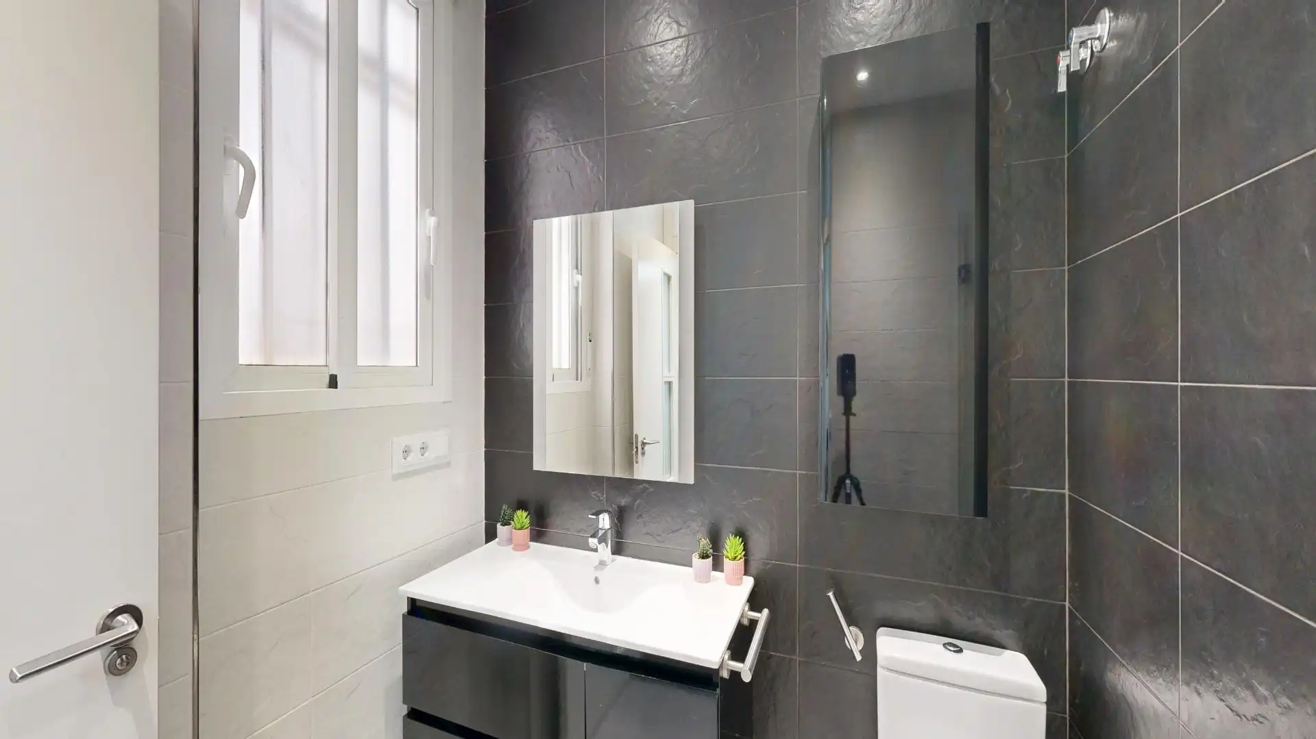 Bathroom of Flat for sale in Cartagena  with Air Conditioner, Heating and Storage room