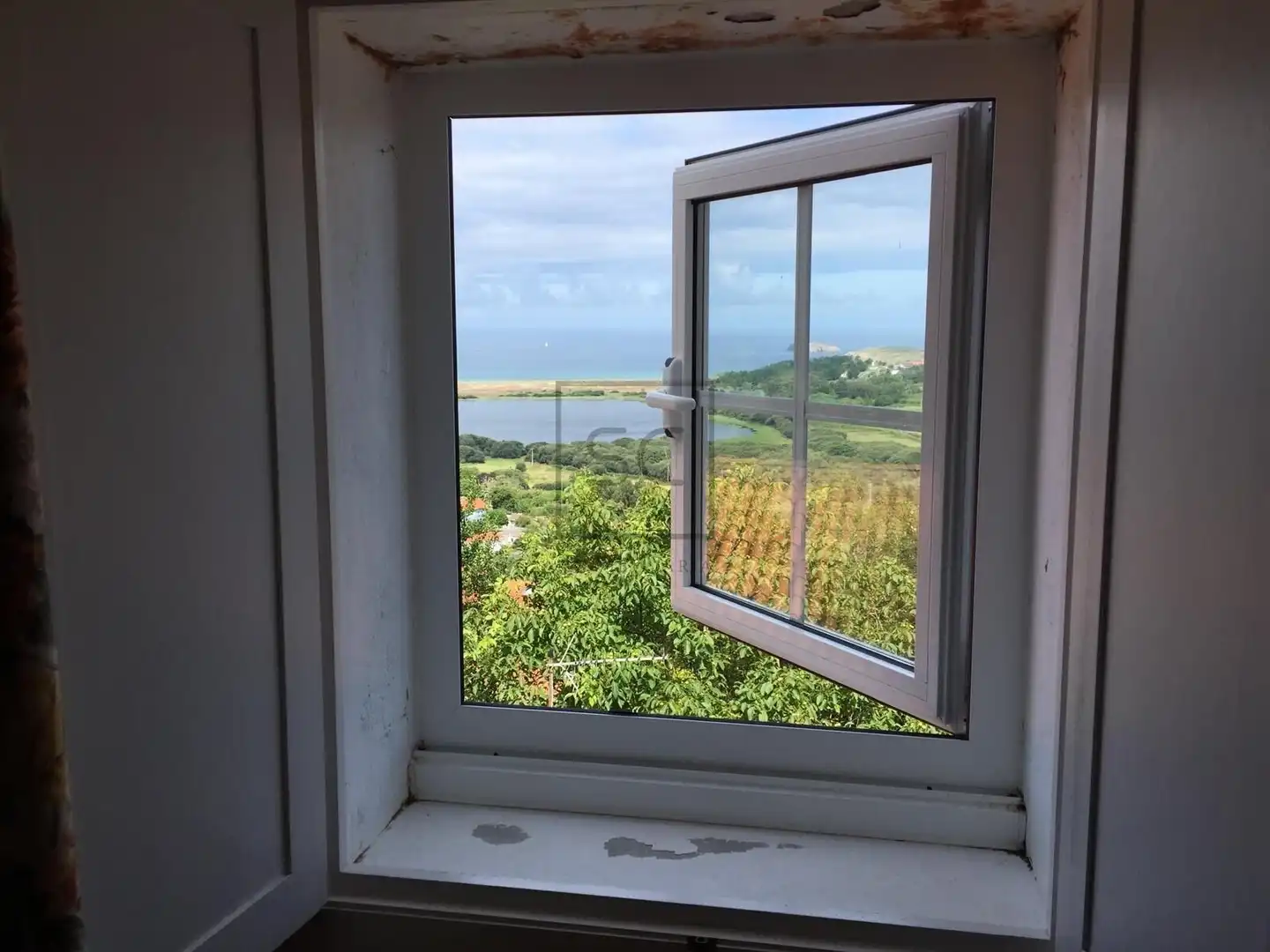 Dormitori de Finca rústica en venda en Ferrol amb Calefacció, Jardí privat i Terrassa
