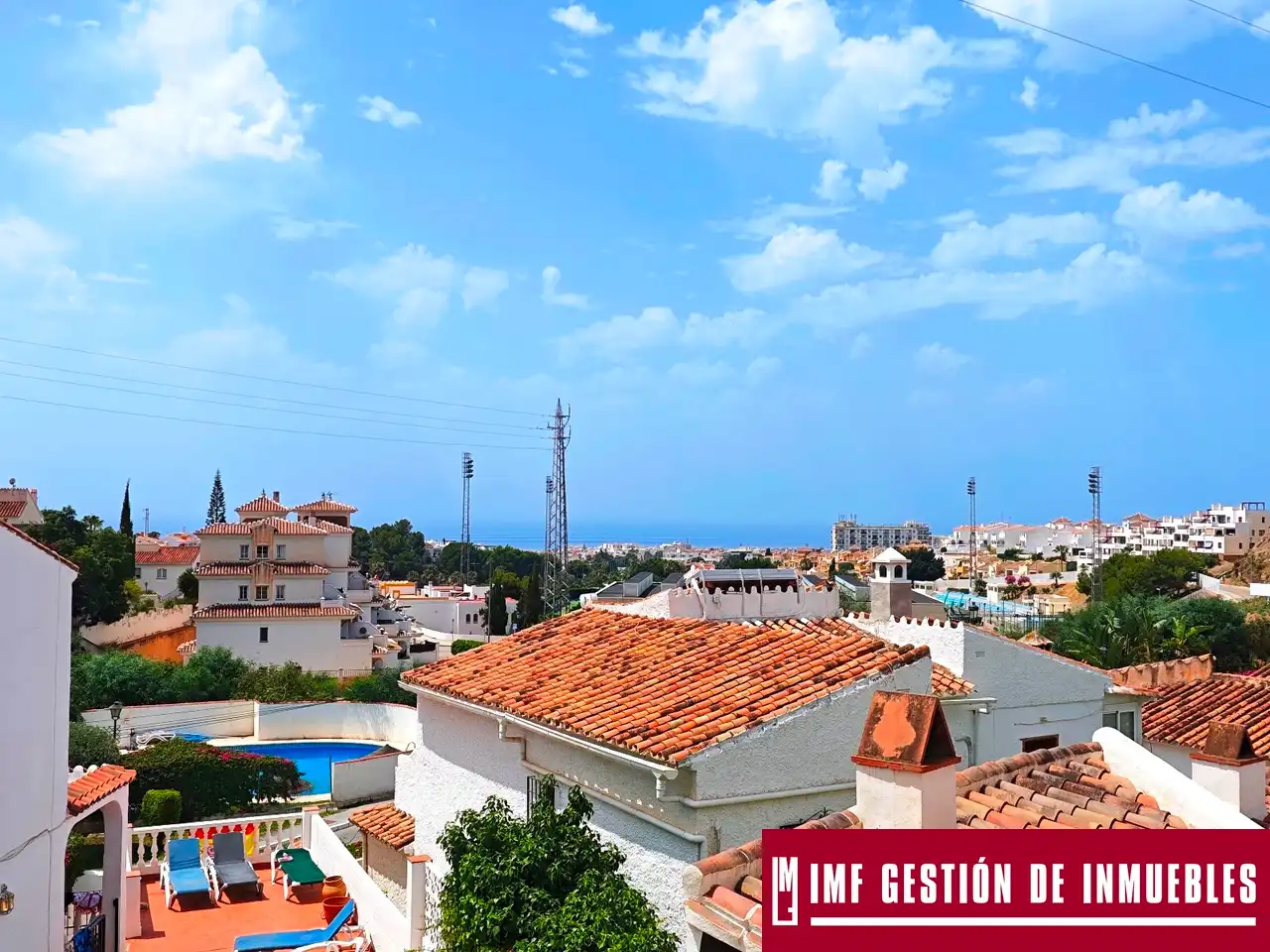 Vista exterior de Casa o chalet en venta en Nerja con Jardín privado, Terraza y Piscina comunitaria