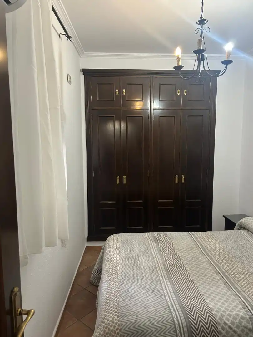 Dormitori de Apartament de lloguer en Dos Hermanas amb Aire condicionat, Moblat i Rentadora
