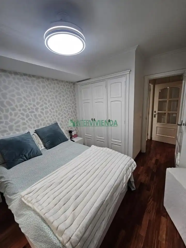 Habitación de Apartamento en venta en Vigo  con Calefacción y Parquet
