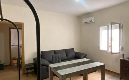 Living room of Flat to rent in  Sevilla Capital  with Air Conditioner, Terrace and Furnished