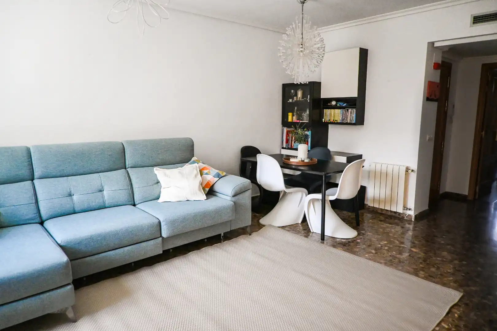 Living room of Flat for sale in Valencia  with Air Conditioner, Terrace and Swimming Pool