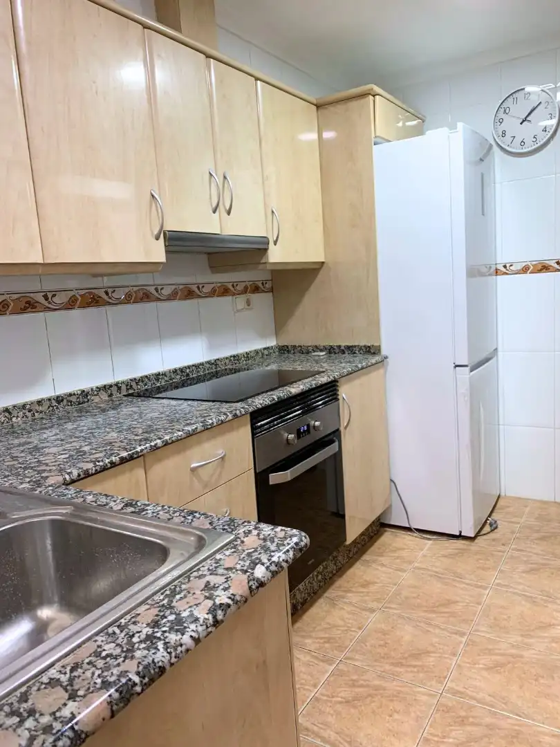 Cuina de Pis de lloguer en Valencia amb Aire condicionat, Moblat i Forn