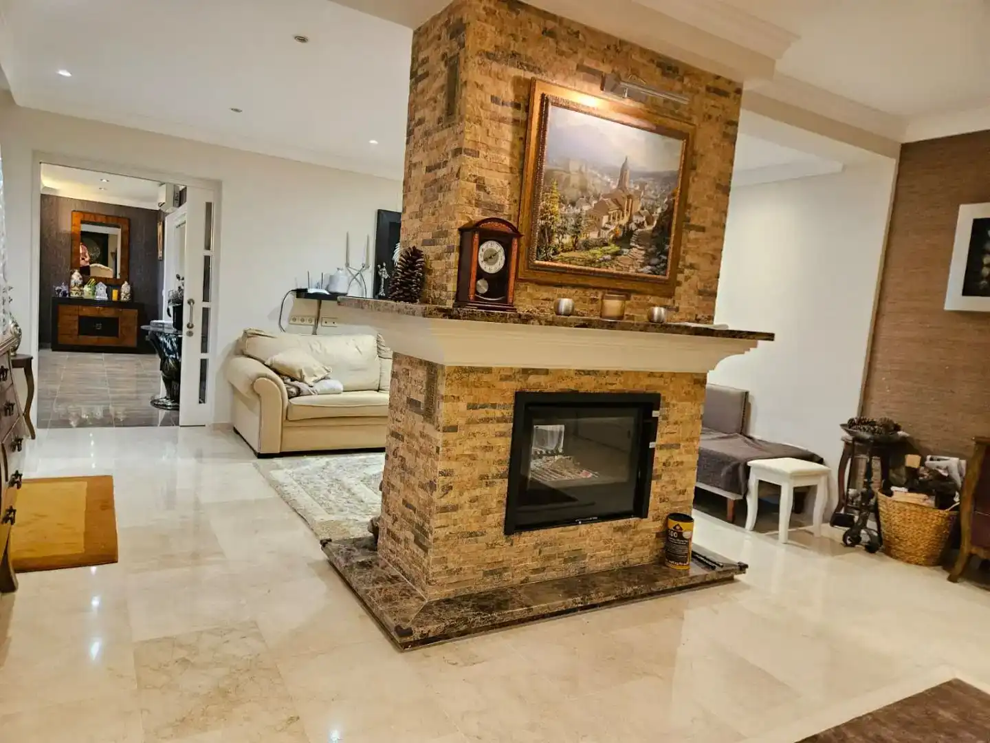 Wohnzimmer von Wohnung zur Miete in Mijas mit Klimaanlage, Privatgarten und Parkett