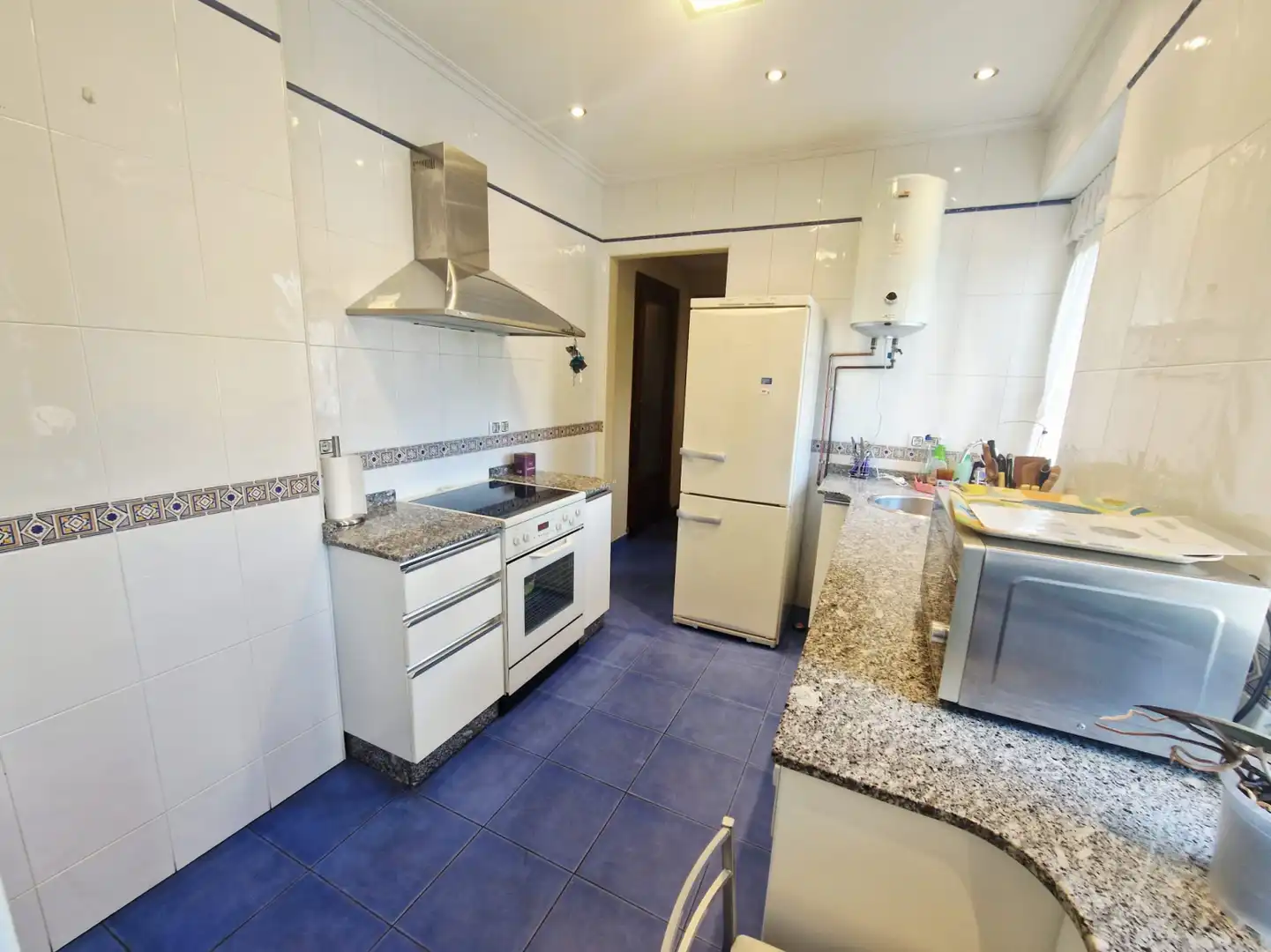 Cocina de Piso en venta en Avilés con Calefacción, Parquet y Trastero