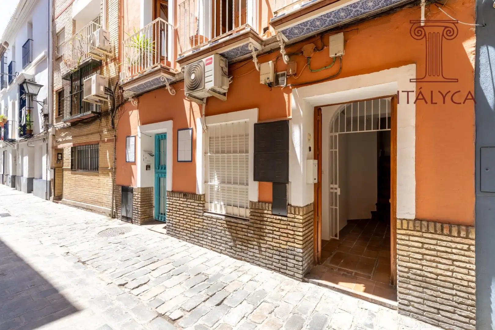 Vista exterior de Ático en venta en Sevilla con Aire acondicionado, Calefacción y Terraza