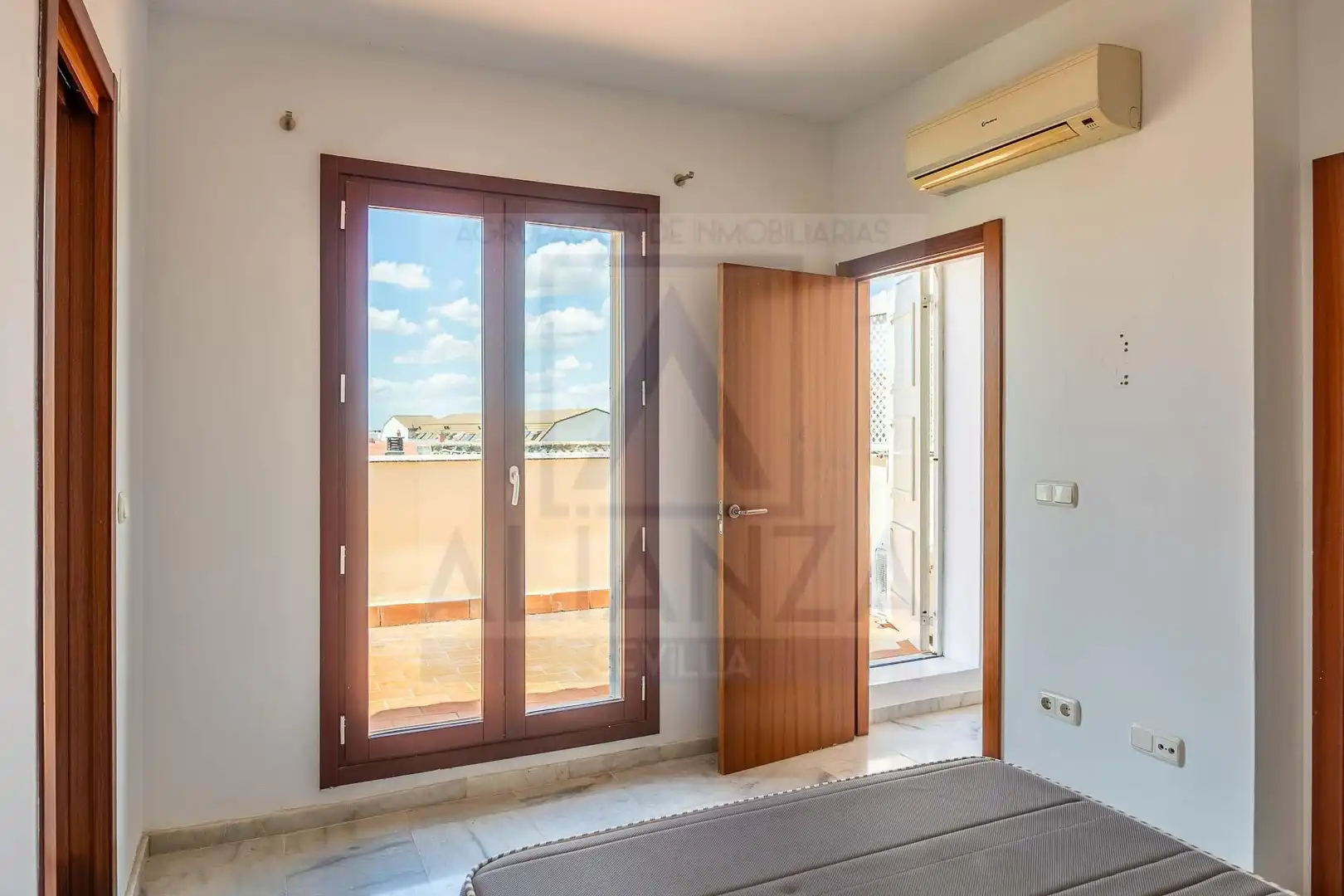 Terrasse von Maisonette zum Verkauf in Gines mit Klimaanlage, Terrasse und Abstellraum