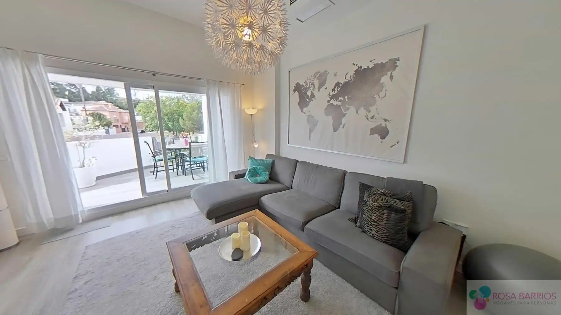 Sala de estar de Piso en venta en Marbella con Terraza y Piscina comunitaria
